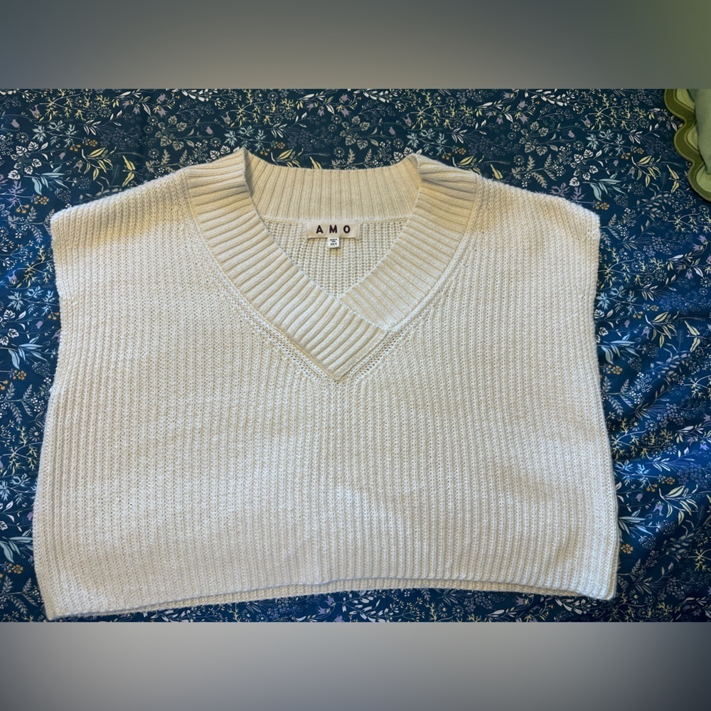 AMO Aurora Cream V-Neck Shaker Stitch Women's Sweater - Picture 4 of 6